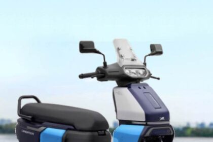 How much does TVS Orbiter run on a single charge and about its price!